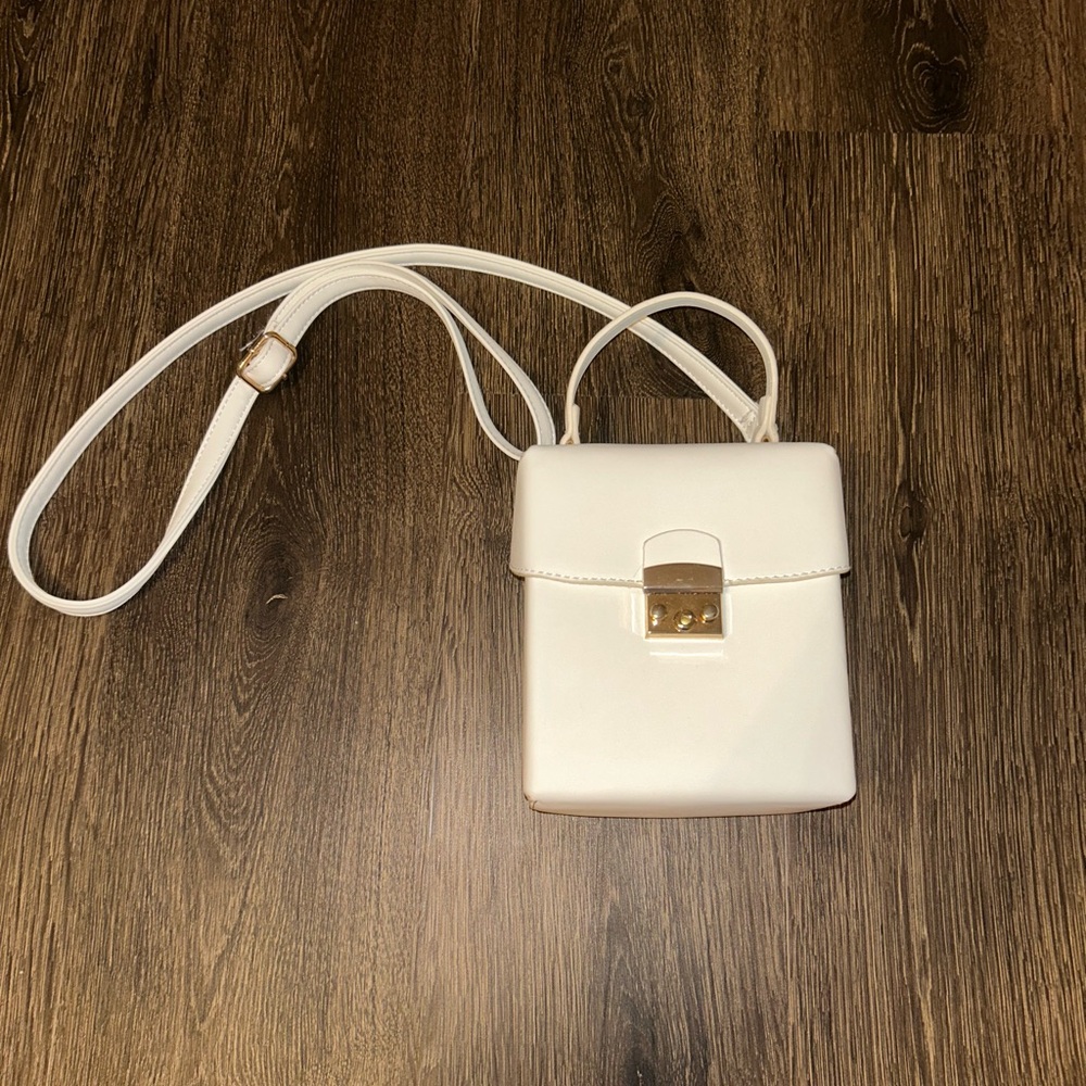 NWOT- Elegant White Crossbody Bag with Gold Clasp